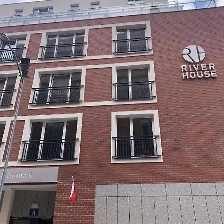 600 River House 아파트 *